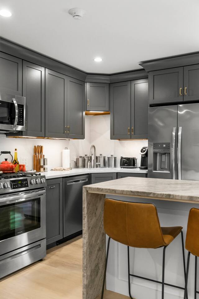 Stylish + Modern Central Ptown Condo + EV Charger — Provincetown — vacation rental