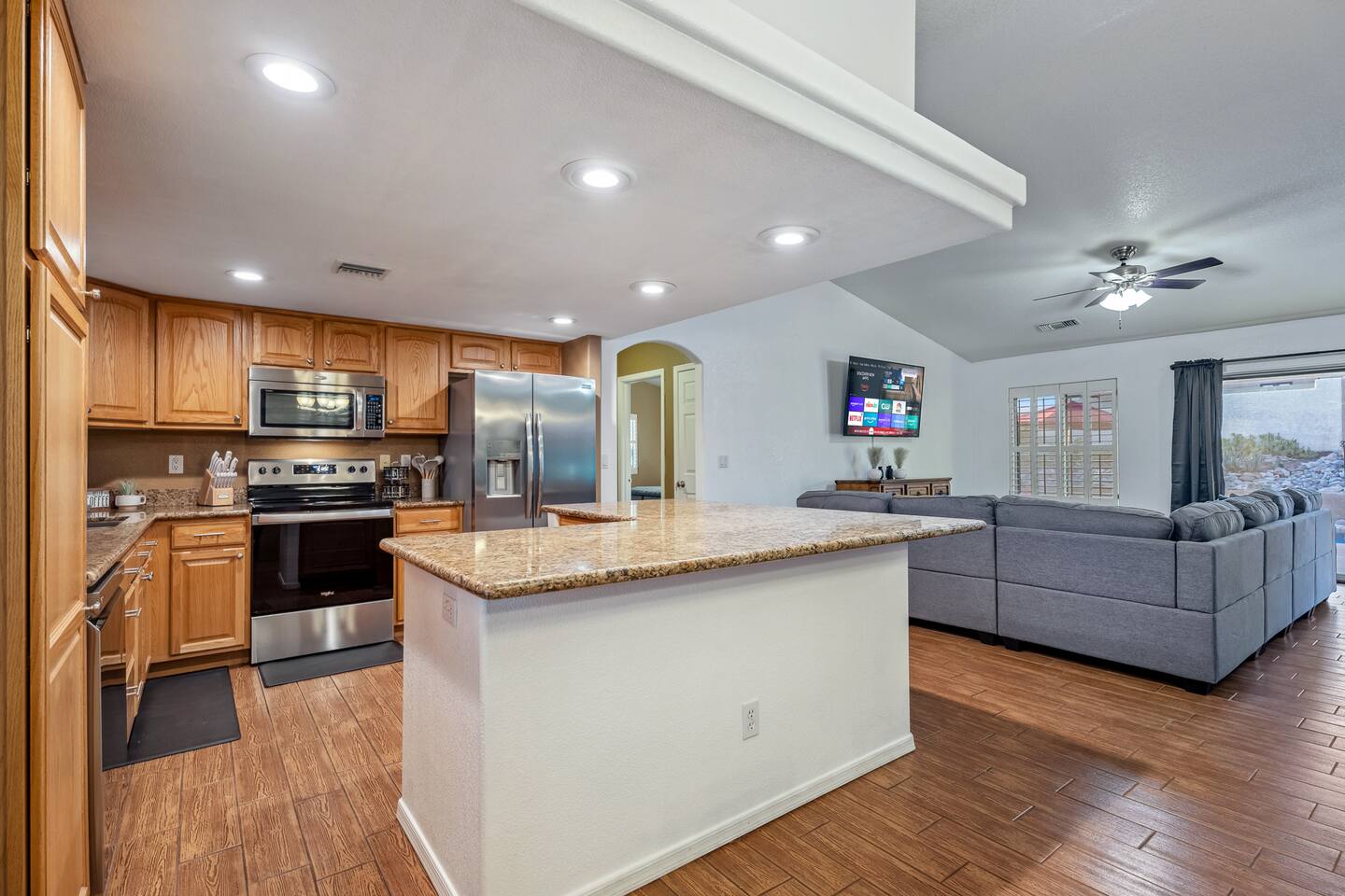 Pool | Firepit | Pool Table | 3 Bd | Sleeps 10