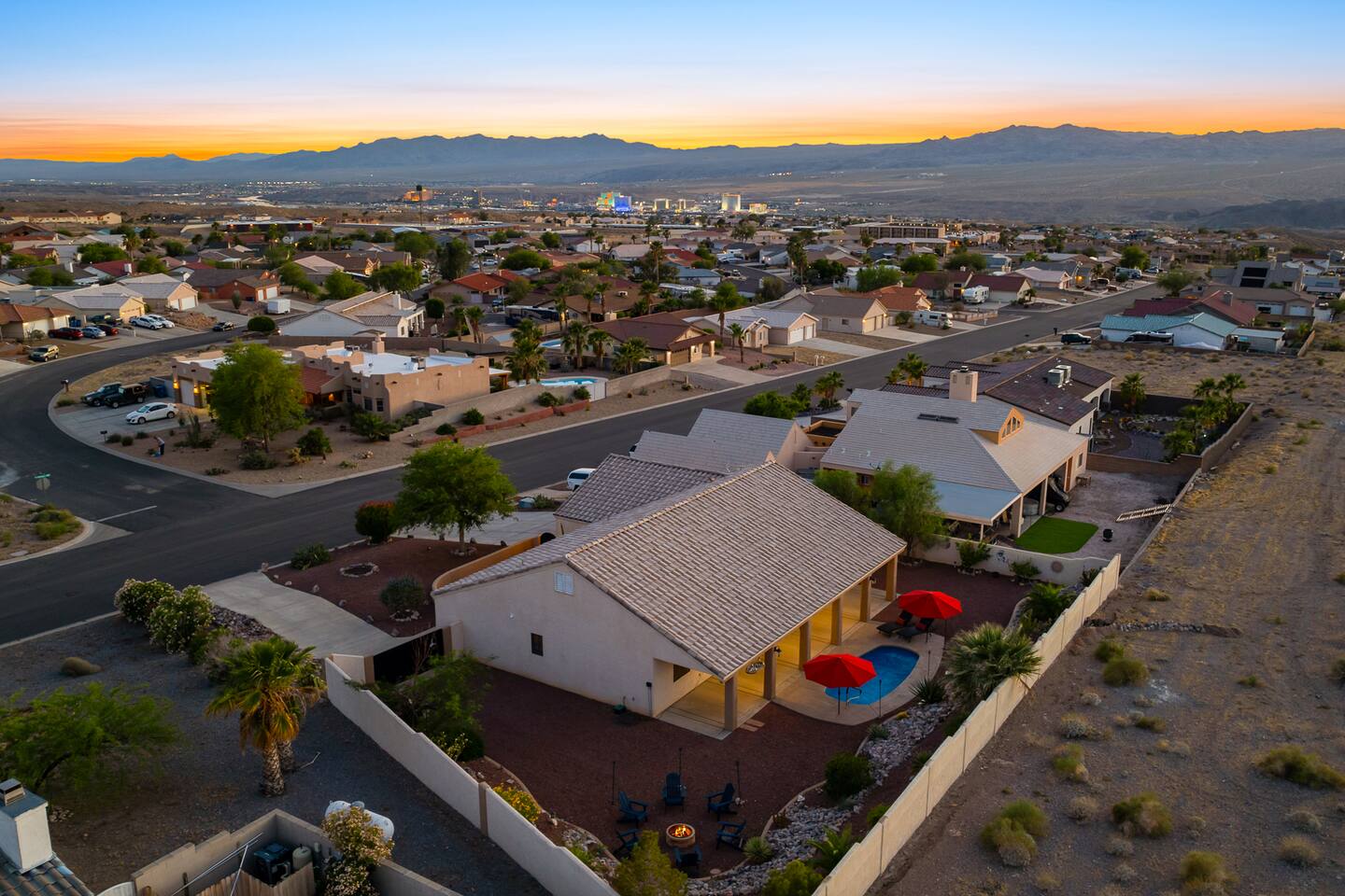 Pool | Firepit | Pool Table | 3 Bd | Sleeps 10
