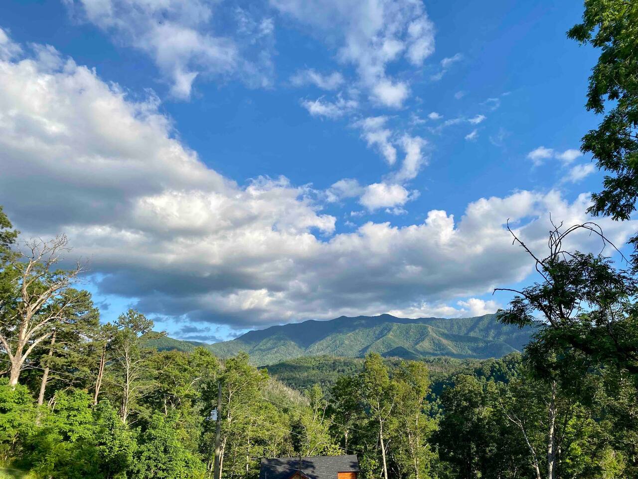 Only 1.8 Miles to Gburg! Downtown VIEWS !  Hot Tub