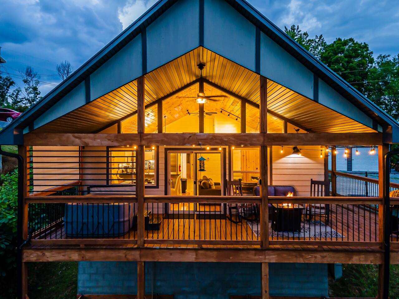 Only 1.8 Miles to Gburg! Downtown VIEWS !  Hot Tub
