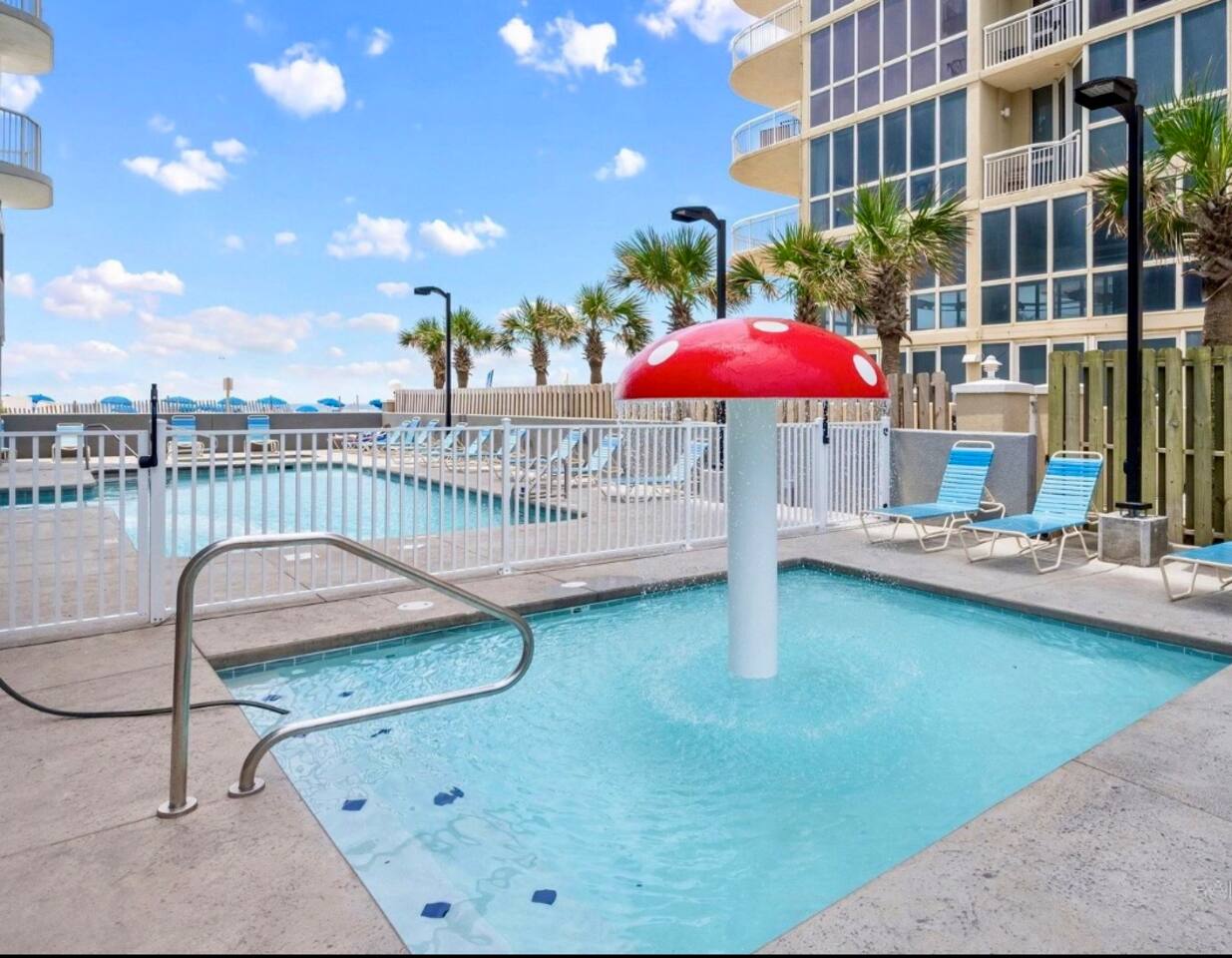 BEACH FRONT~ In/Outdoor Pool ~ Kids Pool & Jacuzzi