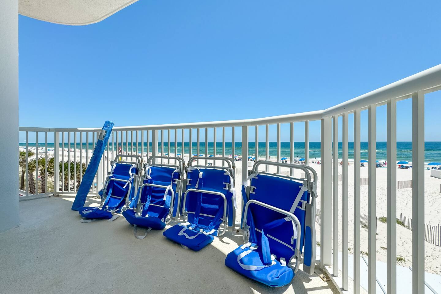 BEACH FRONT~ In/Outdoor Pool ~ Kids Pool & Jacuzzi