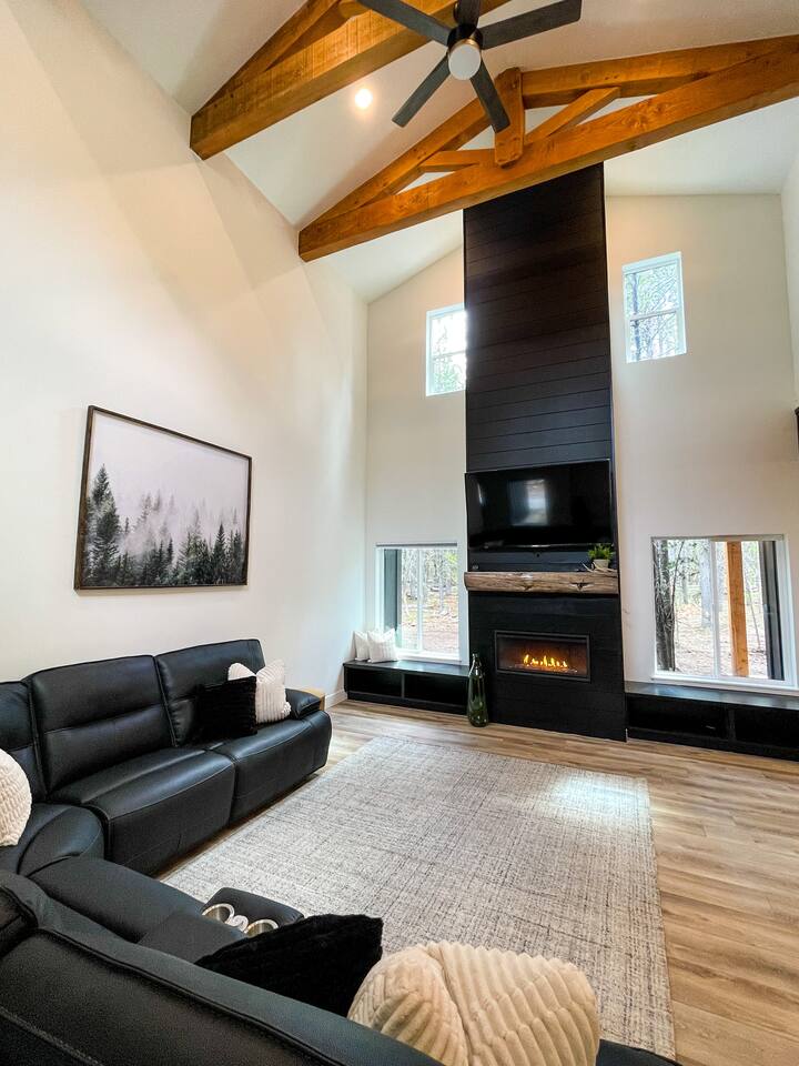Evergreen Escape - lake access, fire pit, roomy!