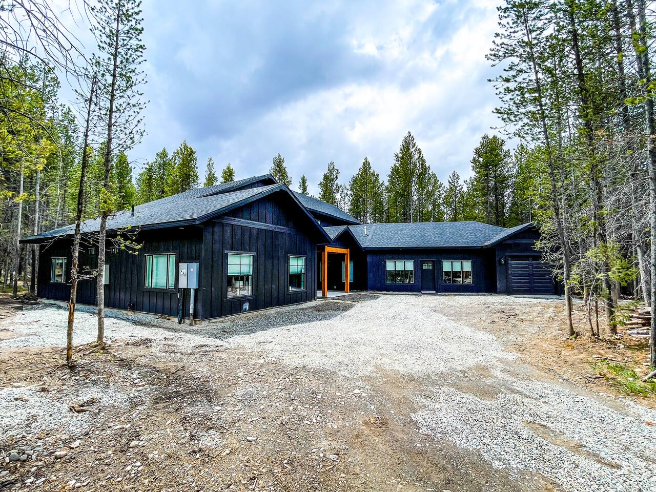 Evergreen Escape - lake access, fire pit, roomy!