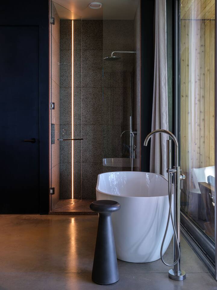 Tsuga Beach Inn - Mahonia Suite - Waterfront