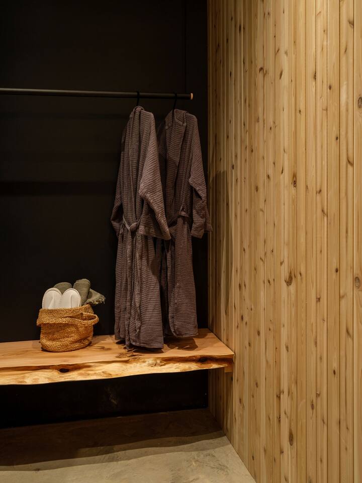 Tsuga Beach Inn - Mahonia Suite - Waterfront