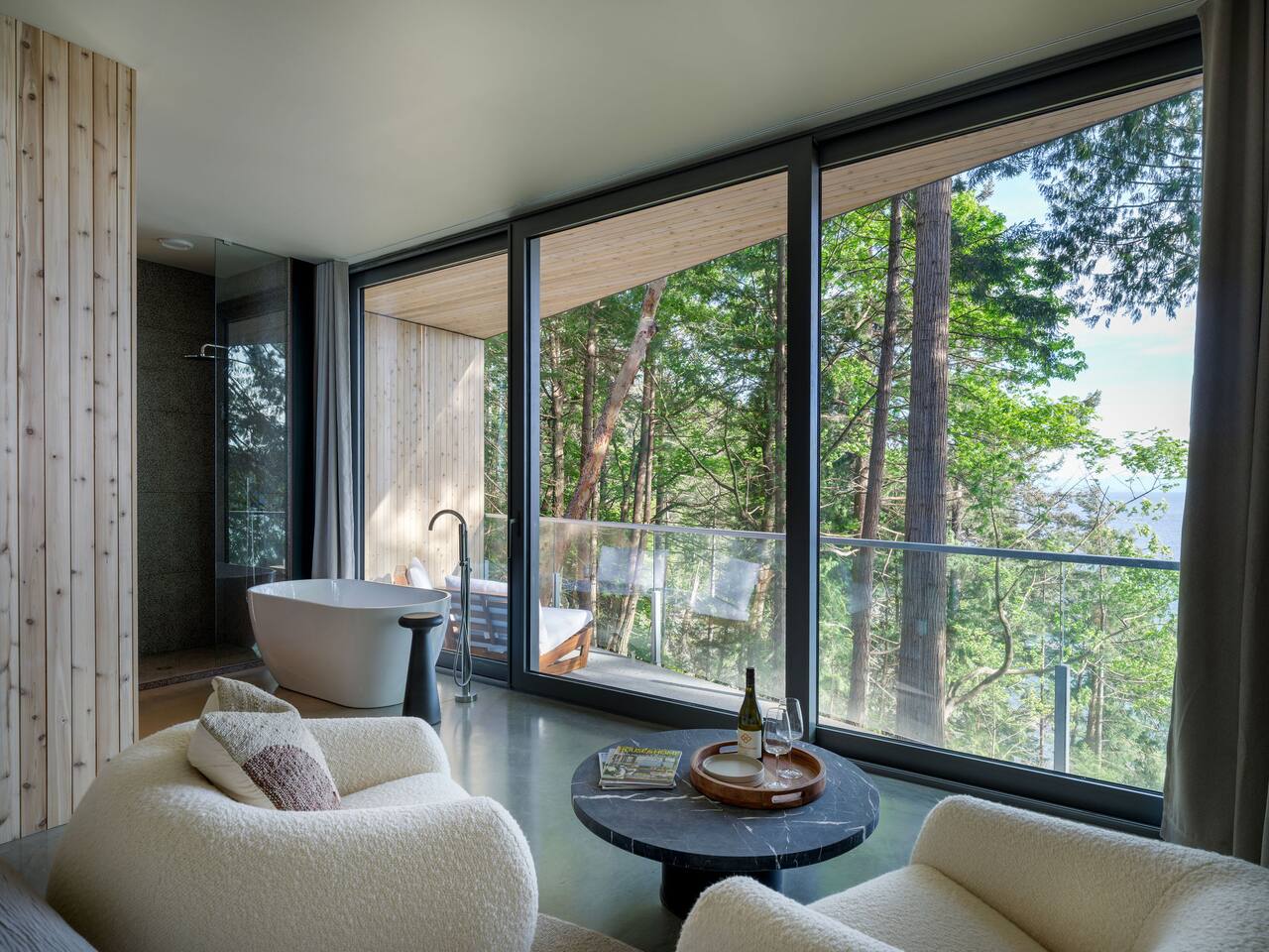 Tsuga Beach Inn - Mahonia Suite - Waterfront