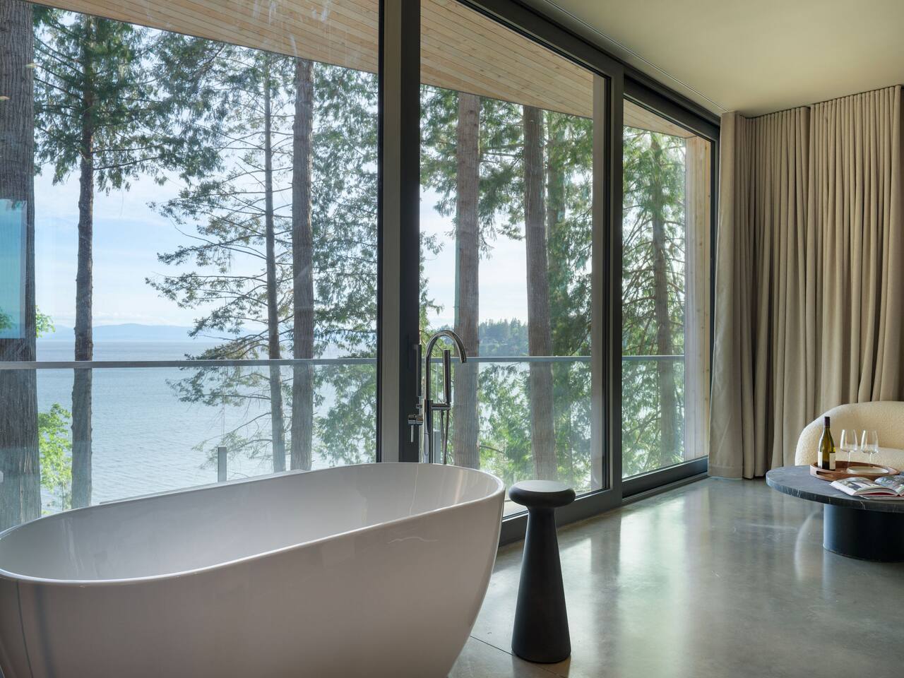 Tsuga Beach Inn - Mahonia Suite - Waterfront — Sechelt — vacation rental