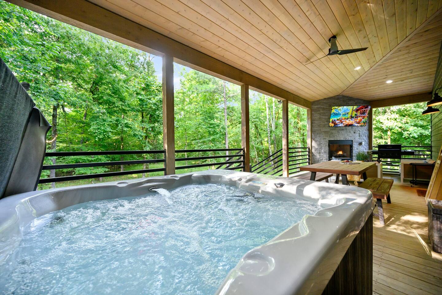 Runaway Couples Spa Retreat | Hot Tub + Fireplaces