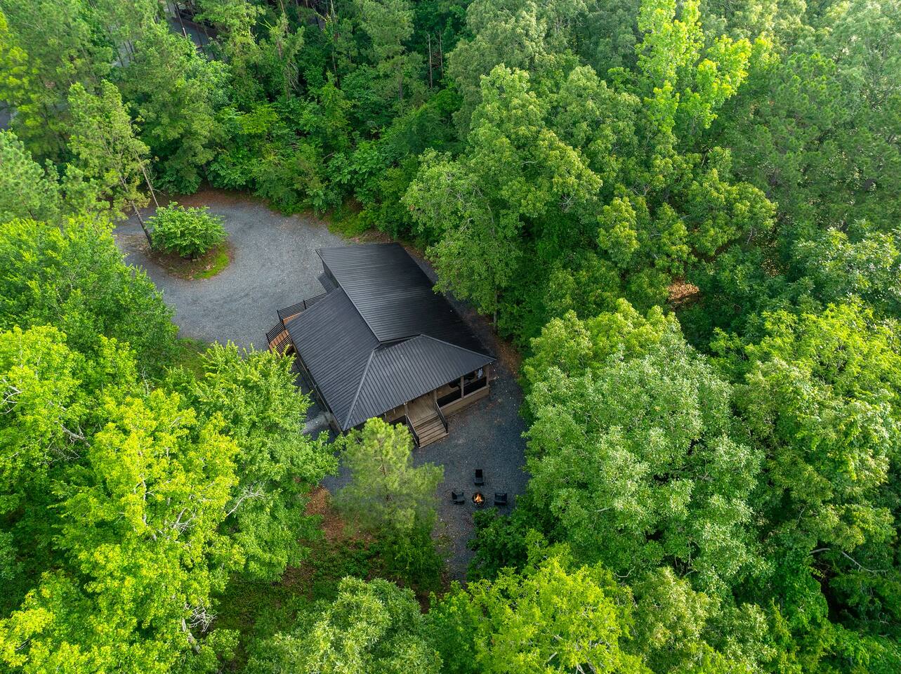 Runaway Couples Spa Retreat | Hot Tub + Fireplaces