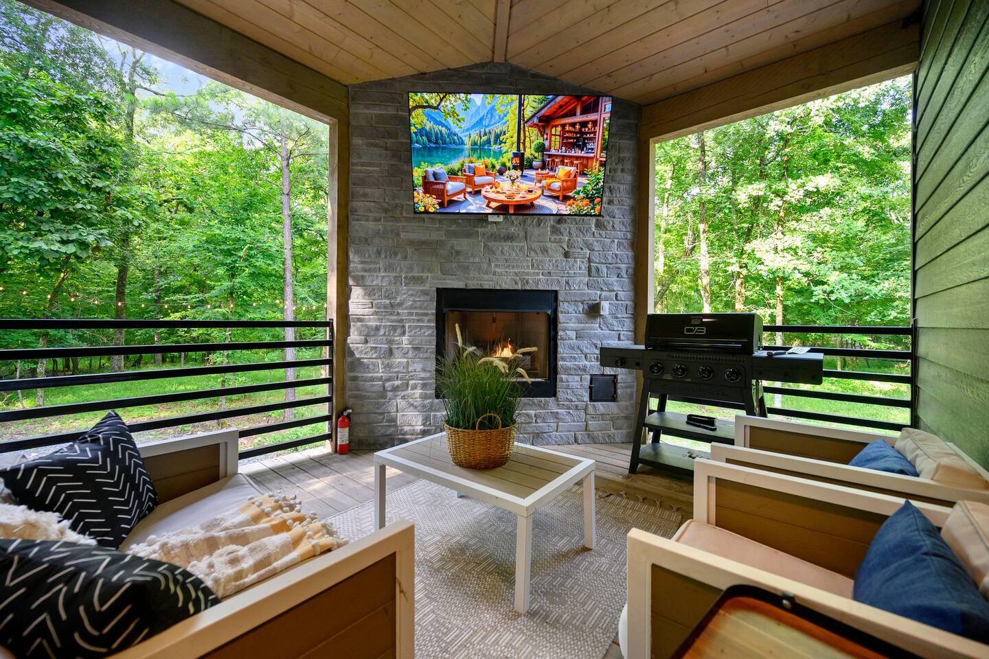 Runaway Couples Spa Retreat | Hot Tub + Fireplaces