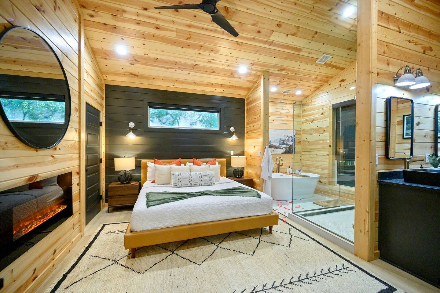Runaway Couples Spa Retreat | Hot Tub + Fireplaces — Broken Bow — vacation rental