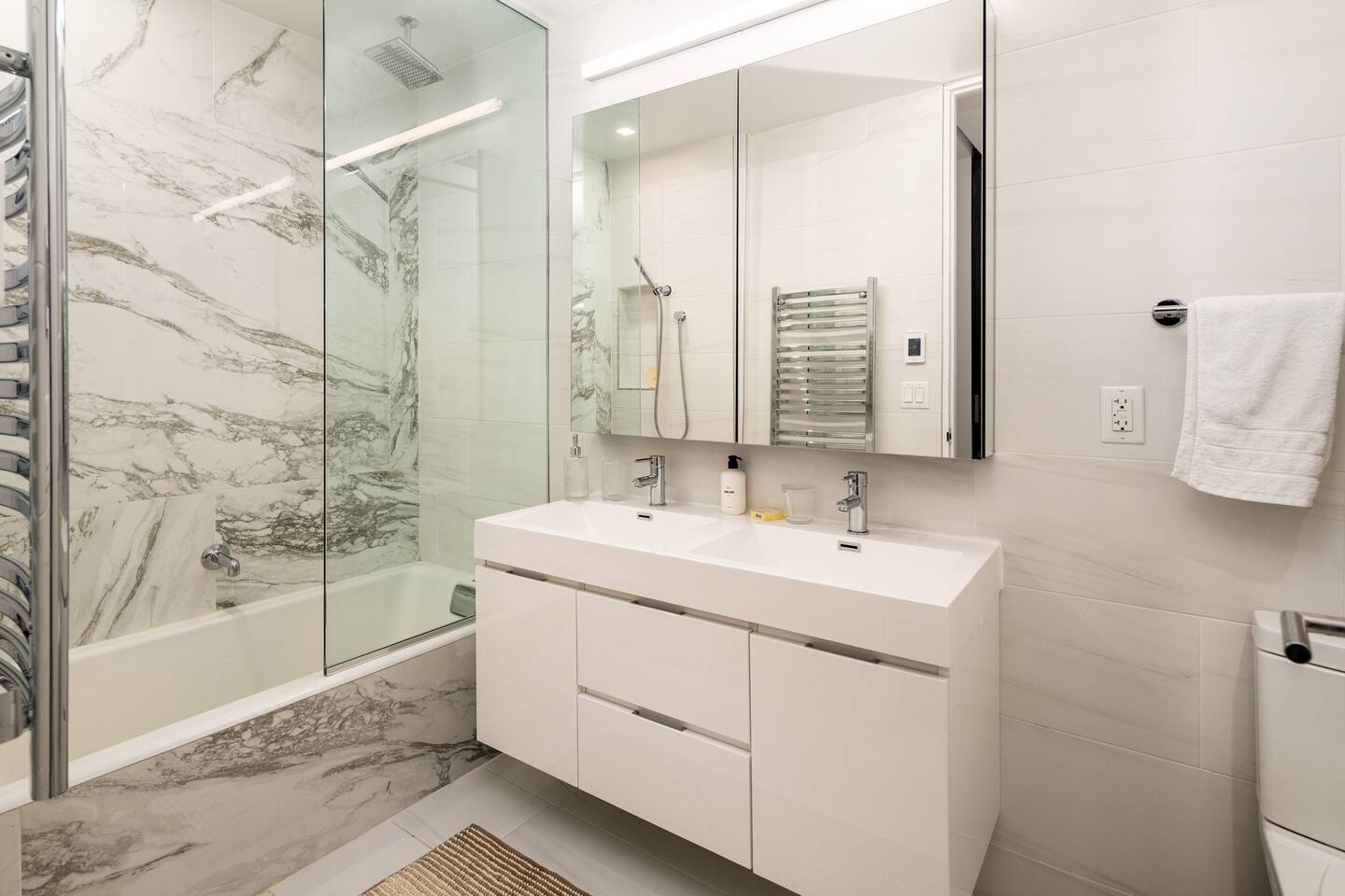 *Special Offer* Luxury Full Floor Chelsea 2BD W/D
