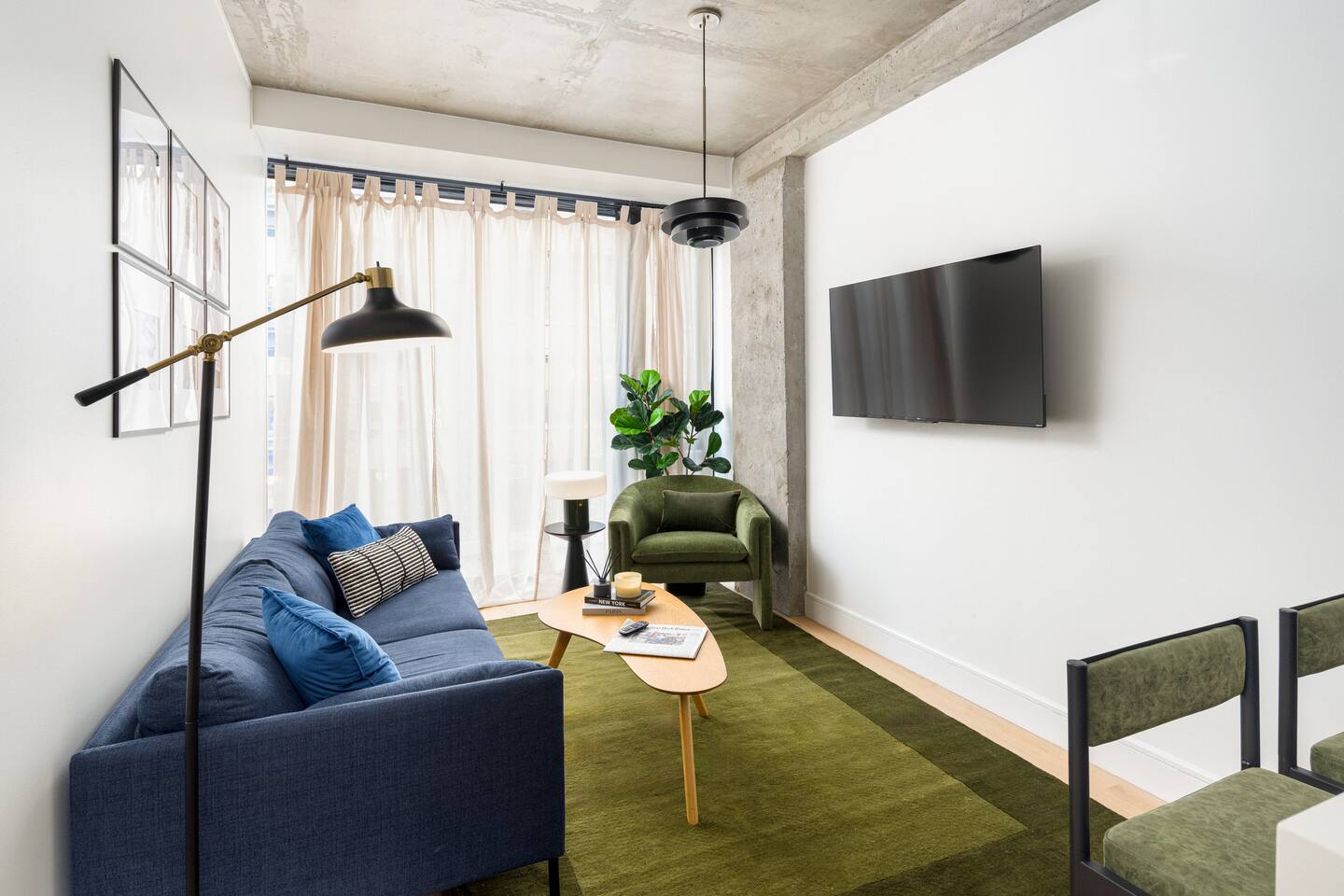 *Special Offer* Luxury Full Floor Chelsea 2BD W/D