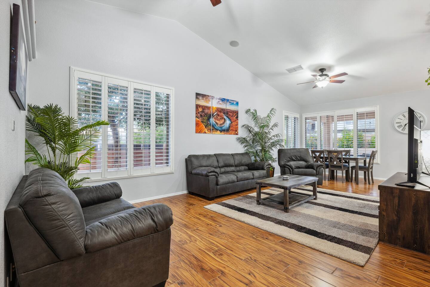 Pool | Firepit | 3bd | 5 mins to Casinos & Lake