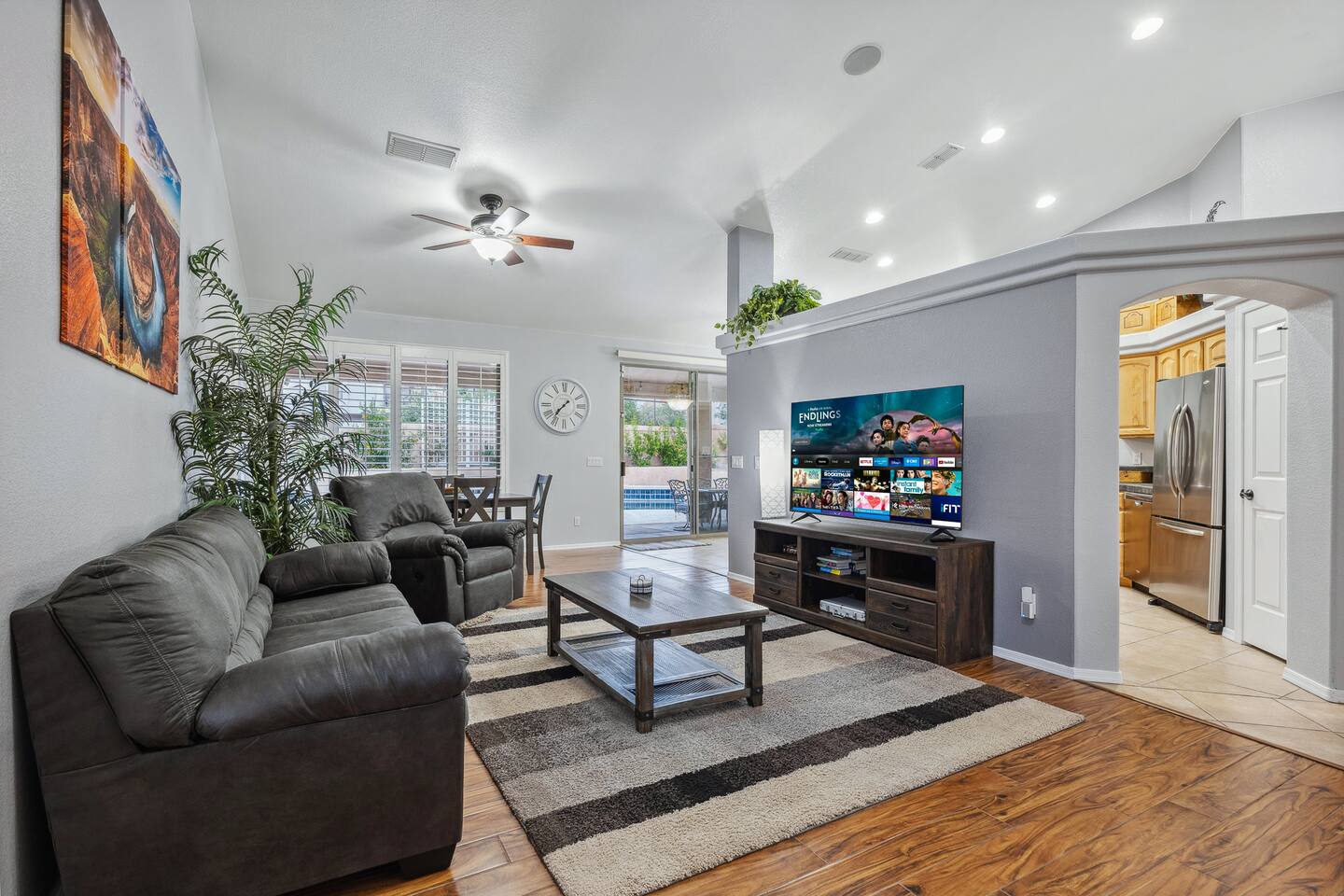 Pool | Firepit | 3bd | 5 mins to Casinos & Lake