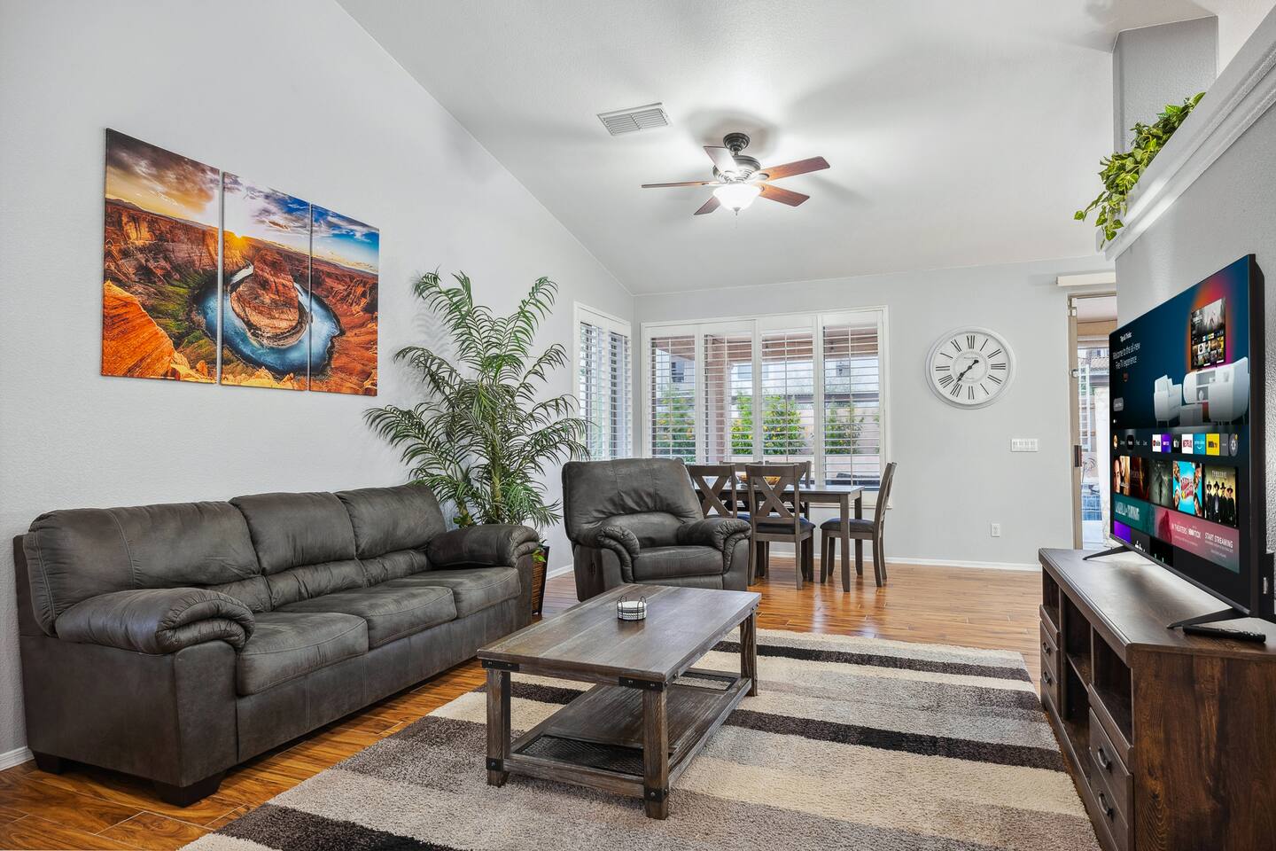 Pool | Firepit | 3bd | 5 mins to Casinos & Lake