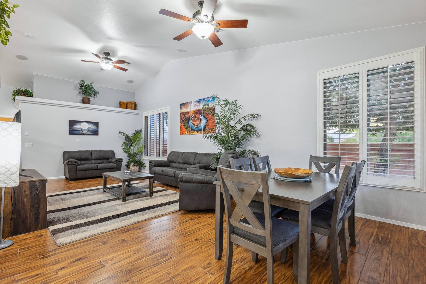 Pool | Firepit | 3bd | 5 mins to Casinos & Lake