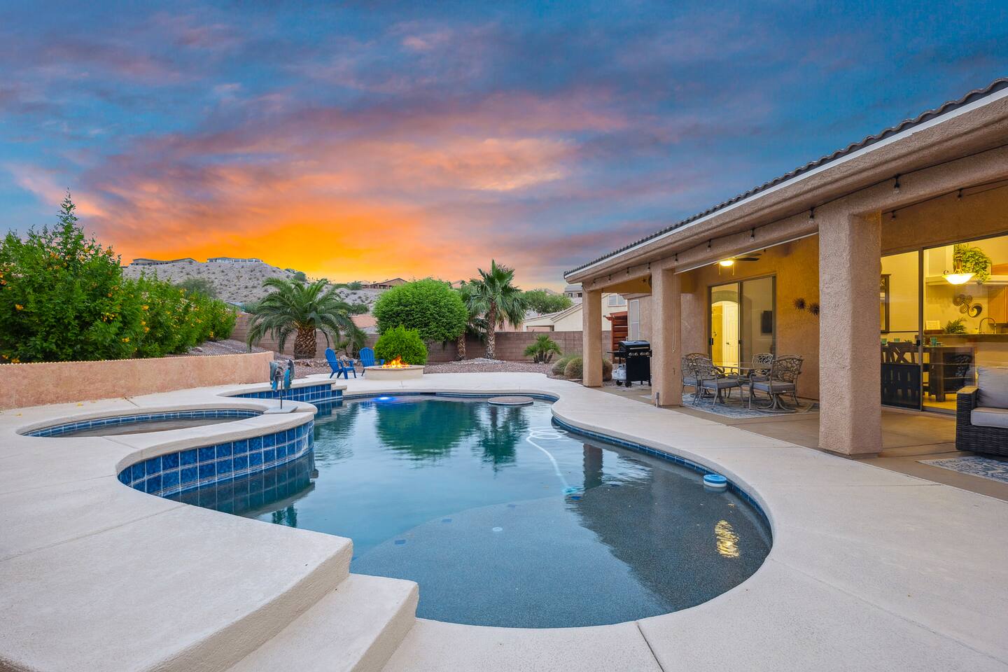 Pool | Firepit | 3bd | 5 mins to Casinos & Lake