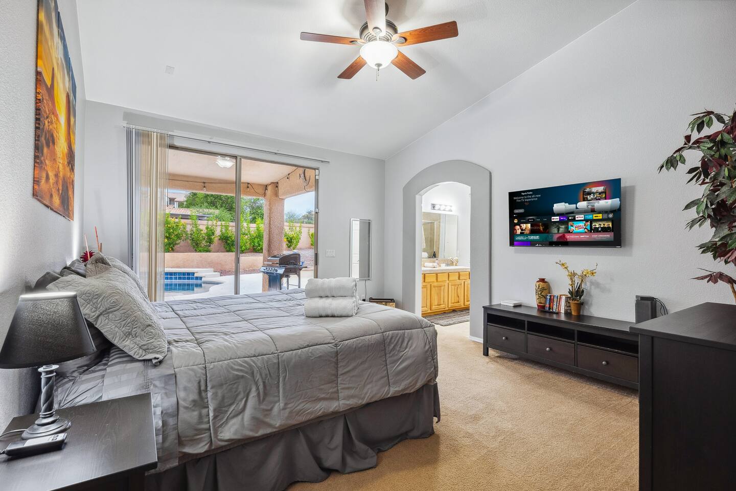 Pool | Firepit | 3bd | 5 mins to Casinos & Lake