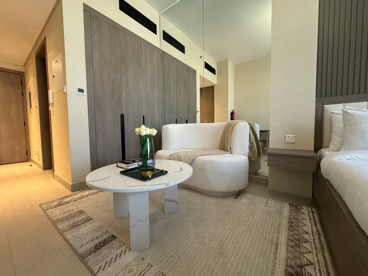 ASHRI HH, STANDARD STUDIO IN STUDIO CITY