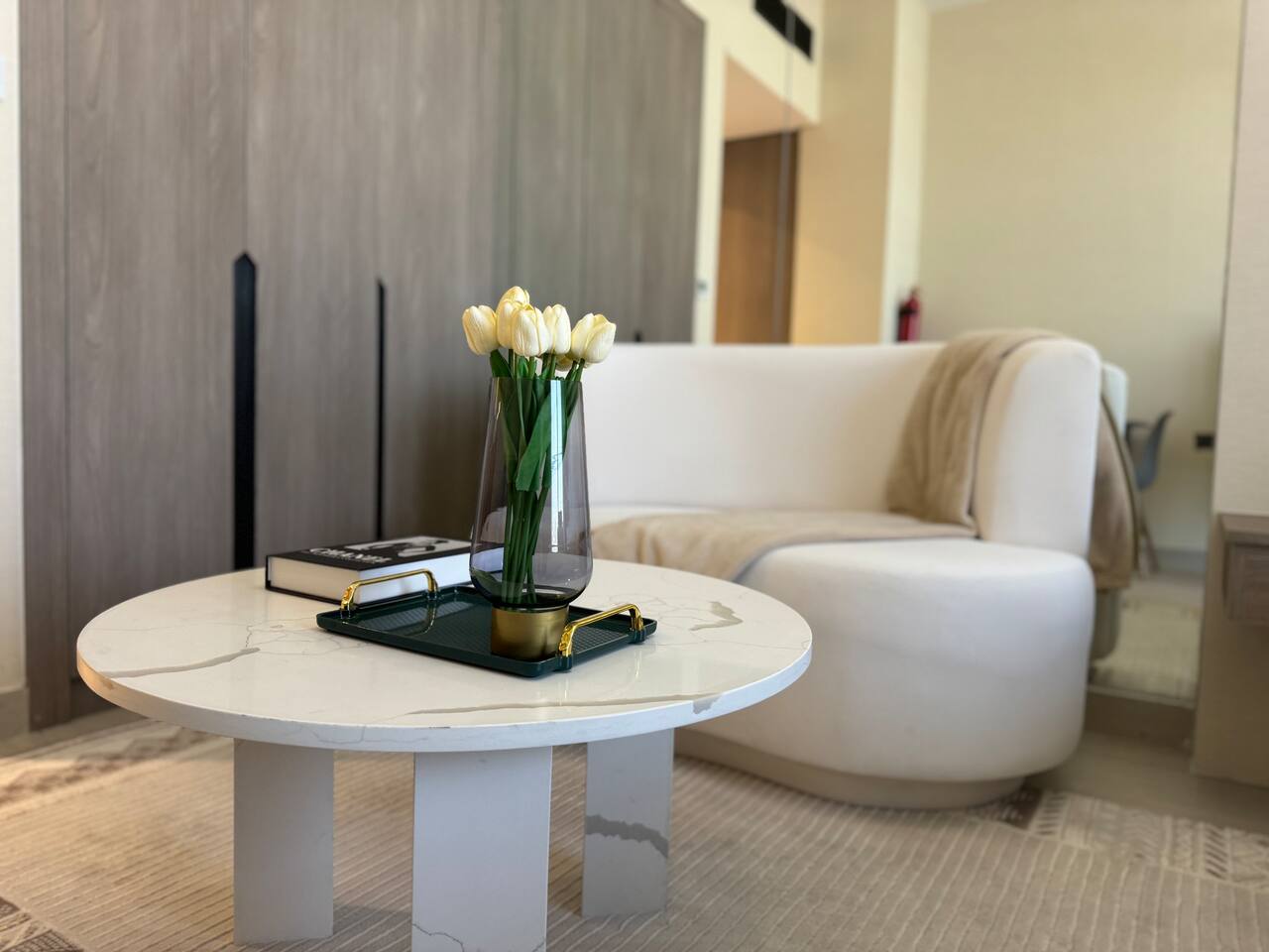 ASHRI HH, STANDARD STUDIO IN STUDIO CITY