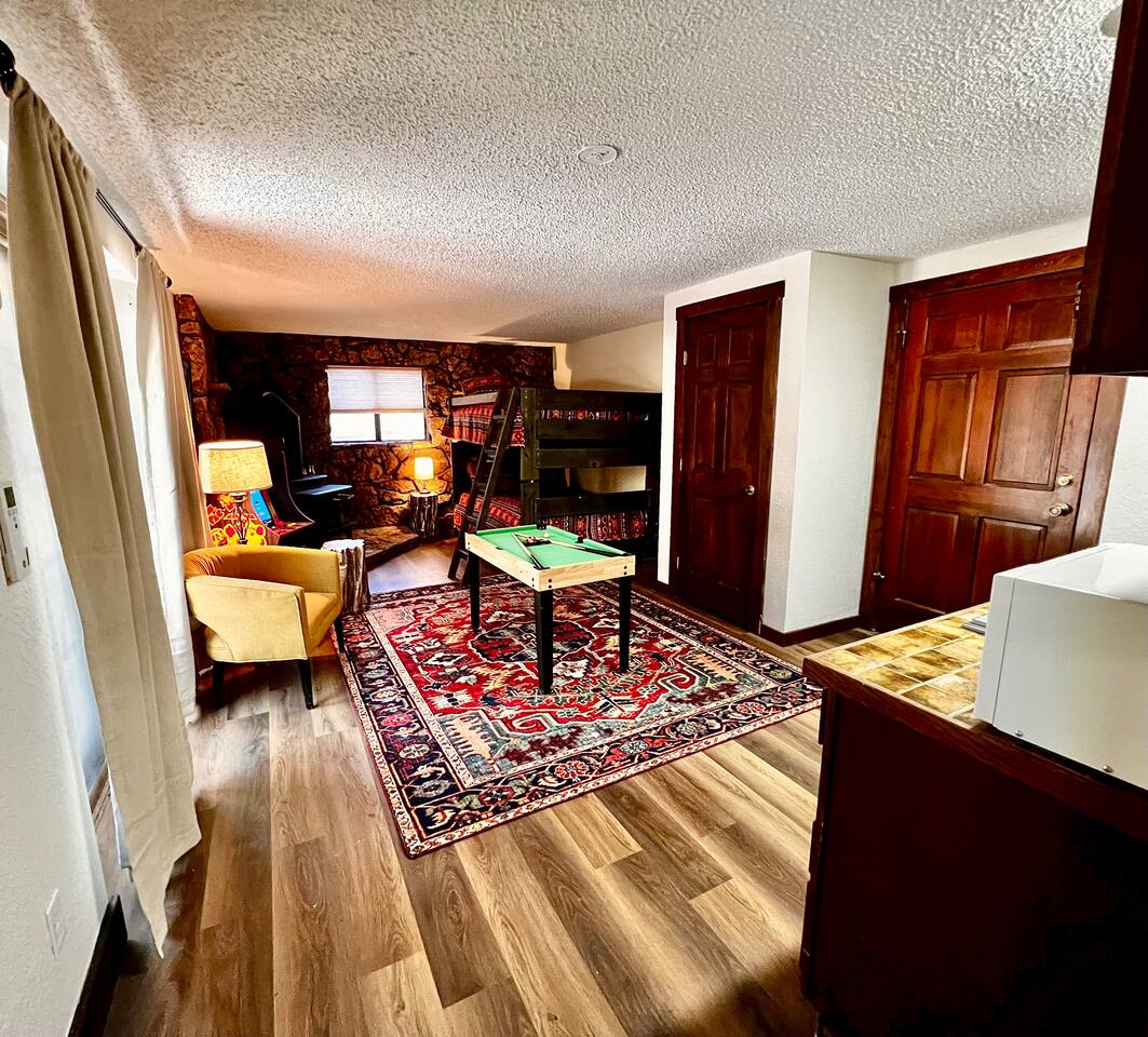 Hot Tub+ Fire Pit+ Arcades+7 Beds+ Yard Games