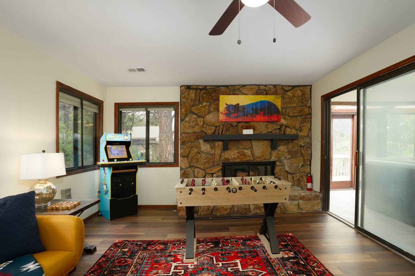 Hot Tub+ Fire Pit+ Arcades+7 Beds+ Yard Games