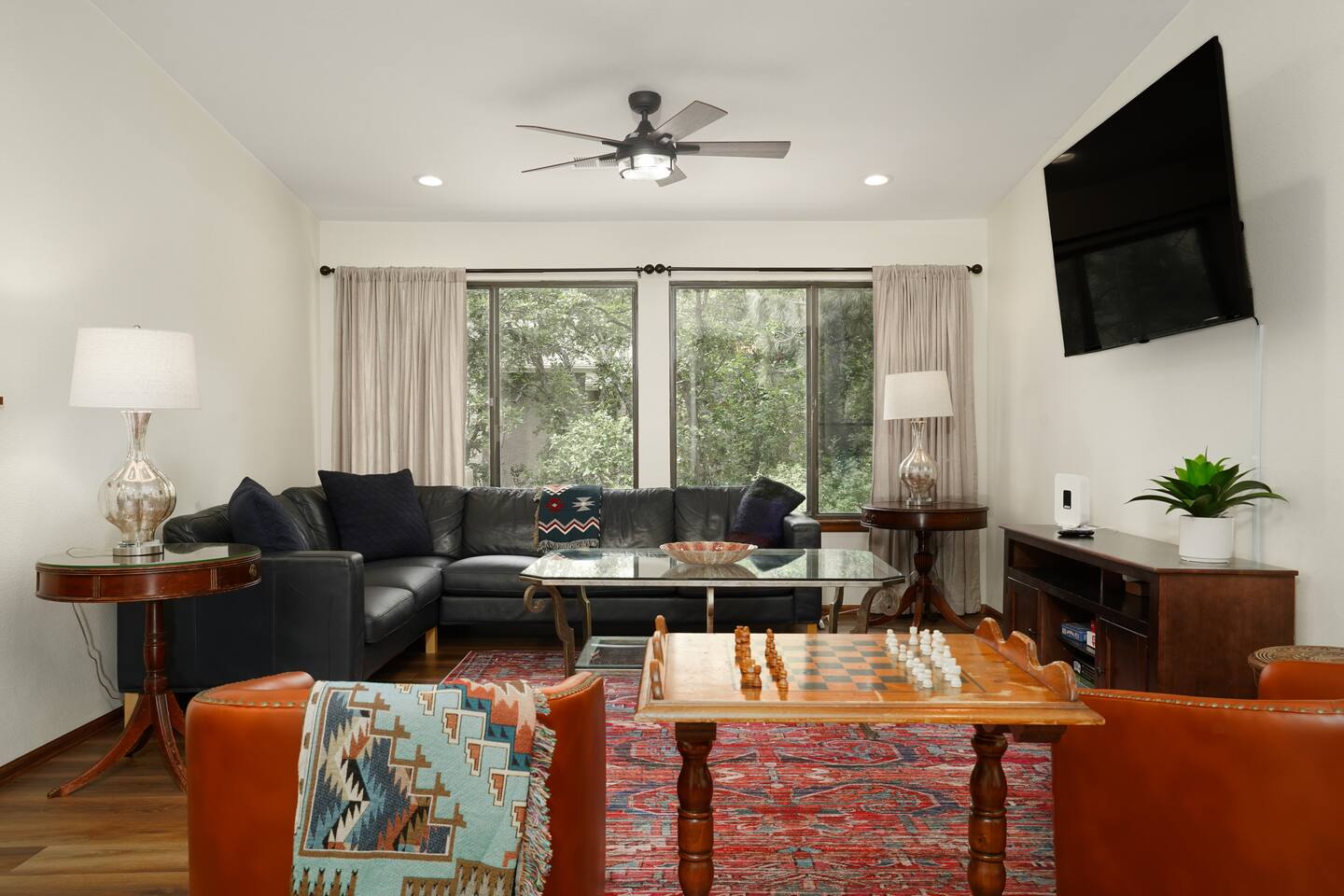 Hot Tub+ Fire Pit+ Arcades+7 Beds+ Yard Games