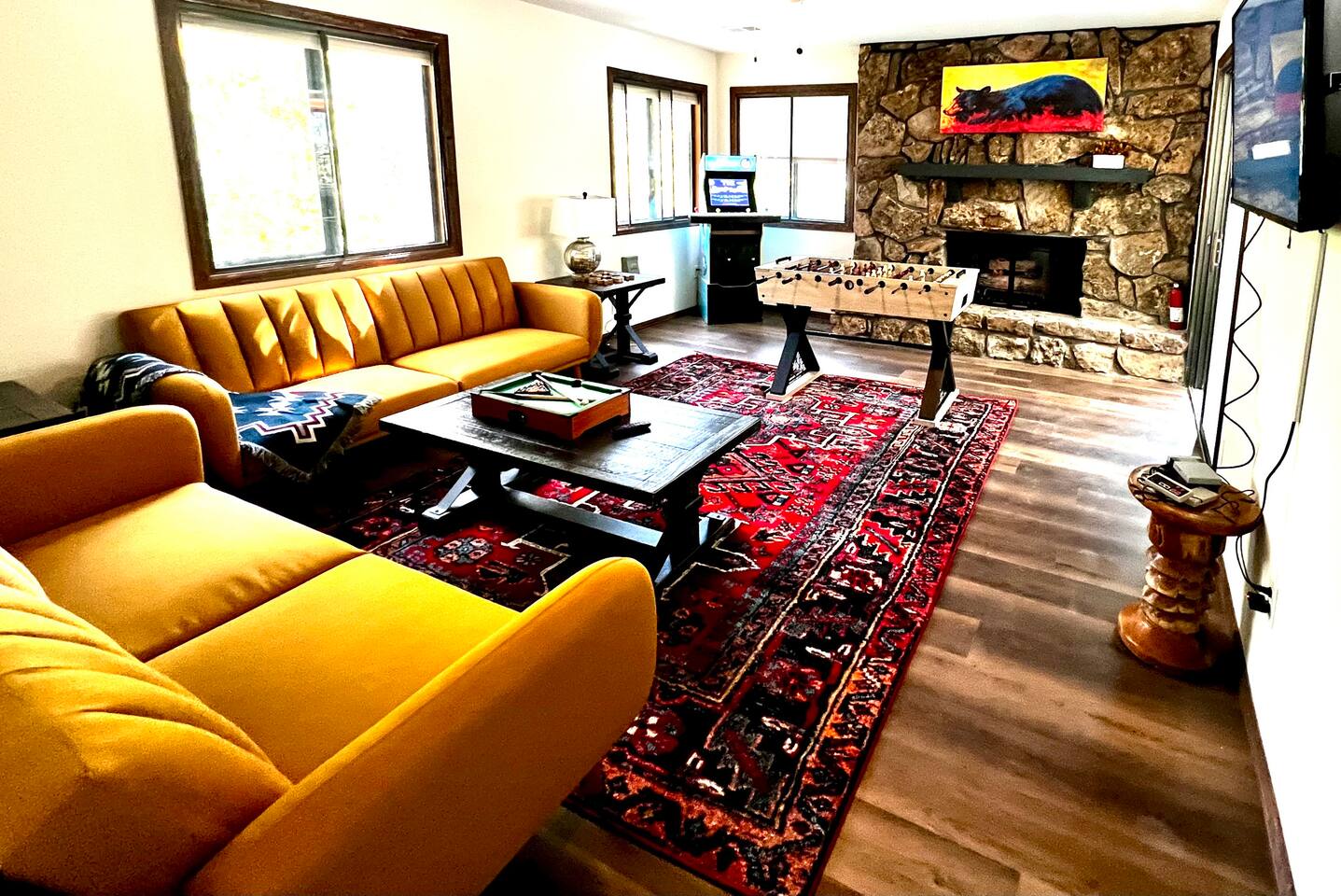 Hot Tub+ Fire Pit+ Arcades+7 Beds+ Yard Games