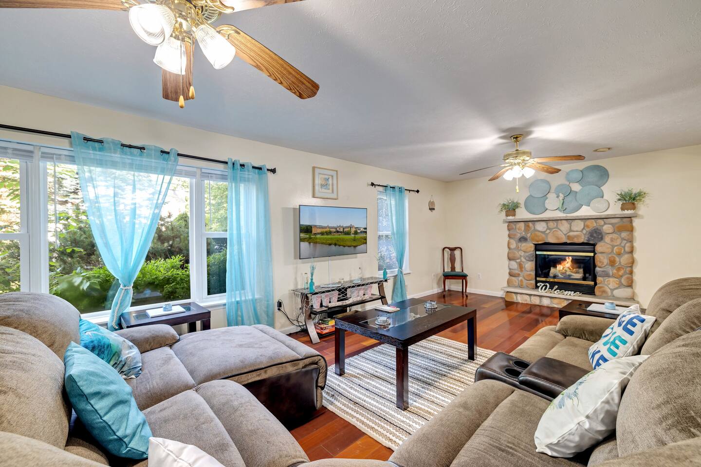The Lakefront Poconos Escape