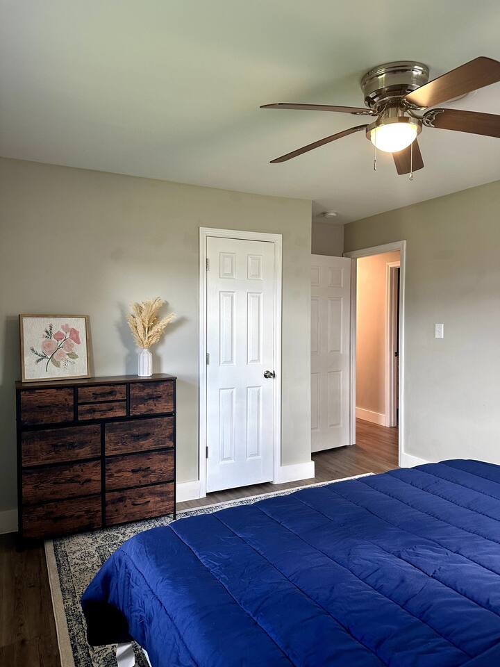 Pet Friendly, Close to Morehead Downtown