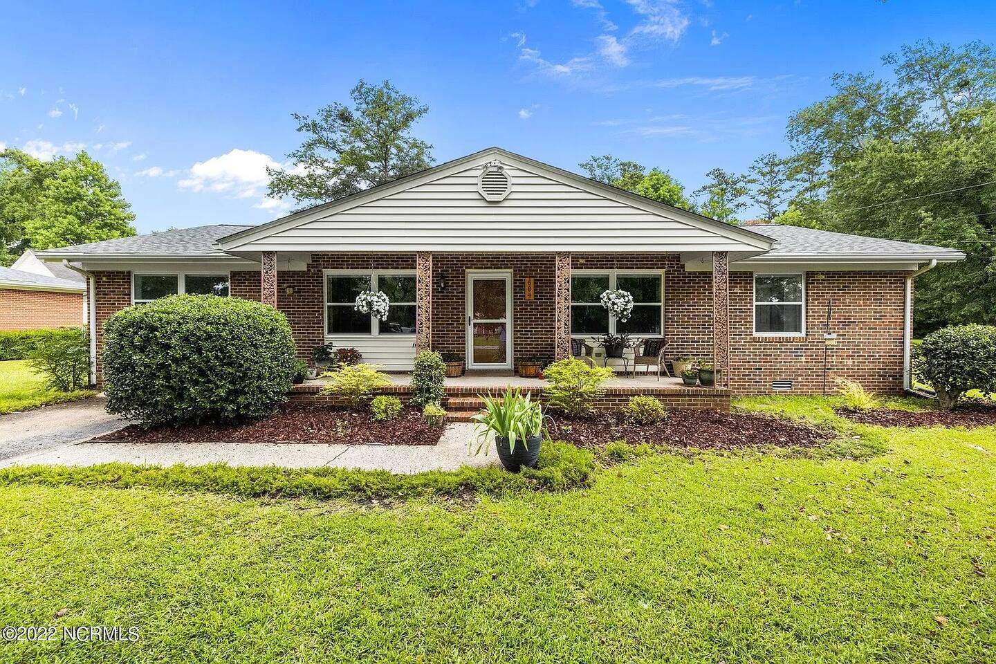 King bed, quiet family neighborhood, great yard — Morehead City, NC — vacation rental