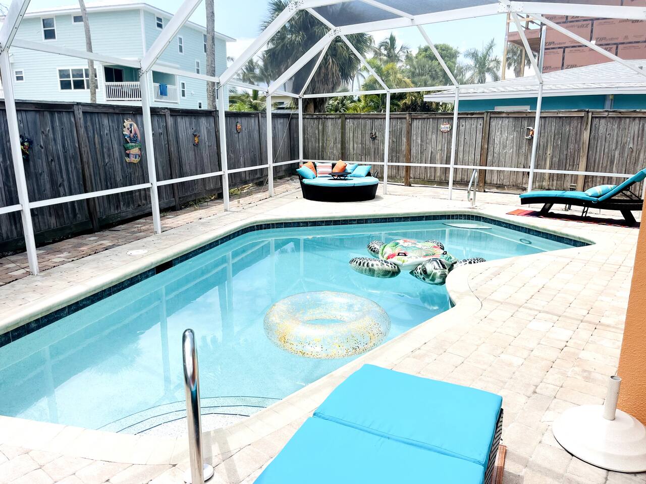 Coral Charmer POOL HOME short walk to beach