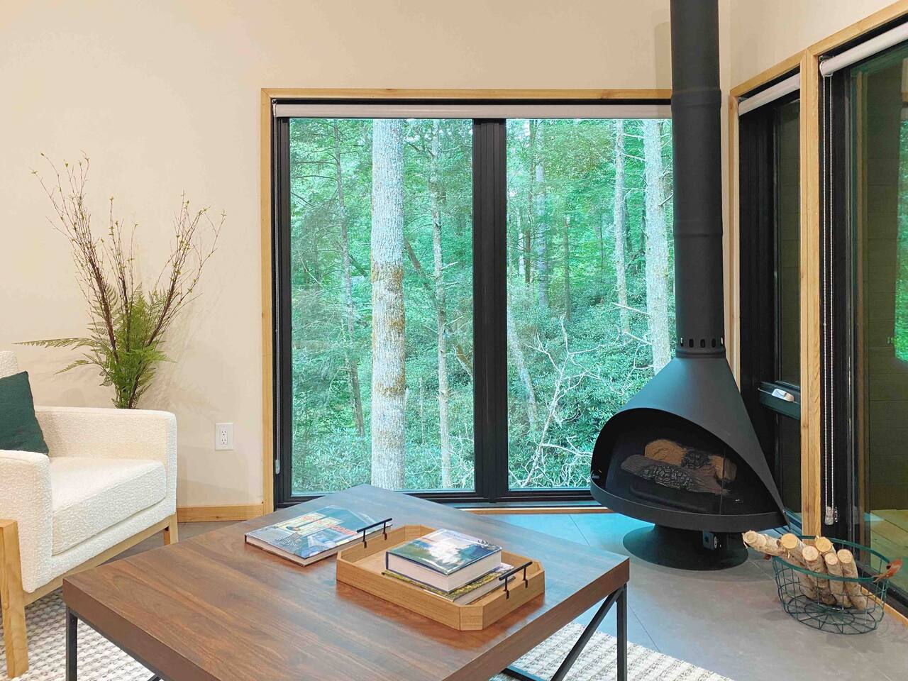 Designer Treehouse Loft w/ Fireplace | Lunori 3