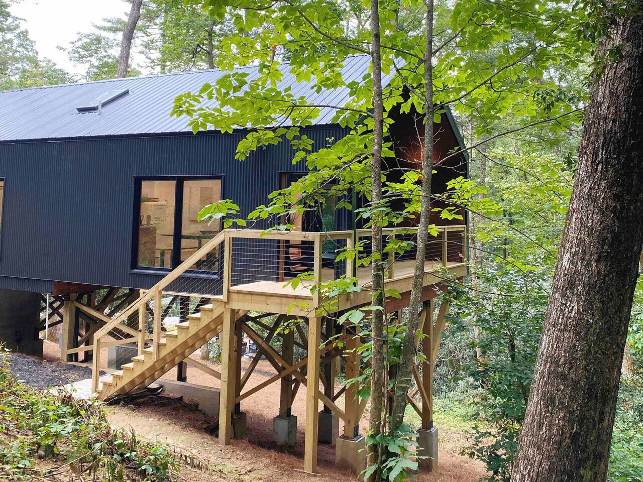 Designer Treehouse Loft w/ Fireplace | Lunori 3 — Highlands — vacation rental