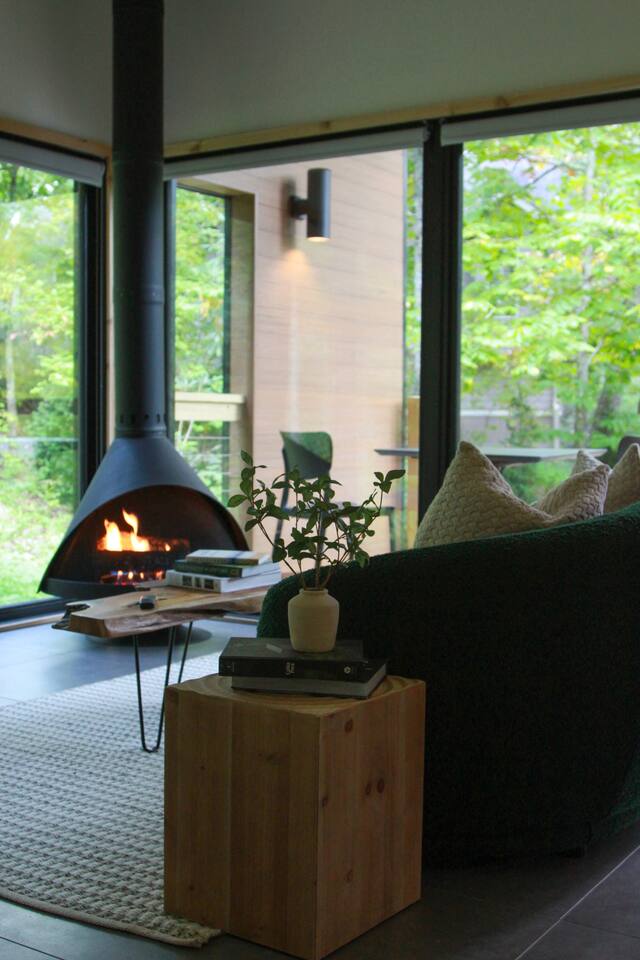 Romantic Treehouse Loft w/ Fireplace | Lunori 4
