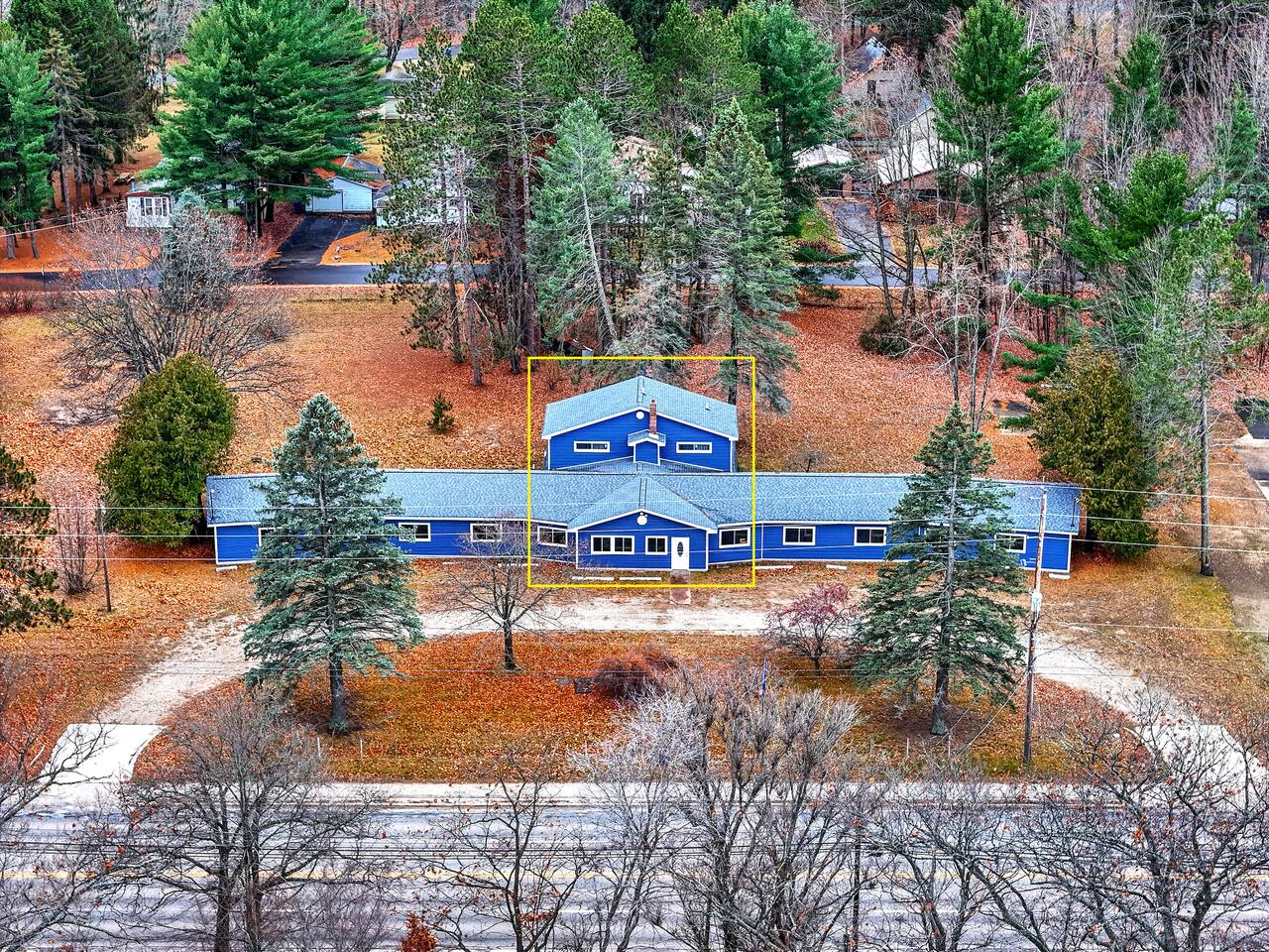 The House at Blue Anchor Hotel - 4 King Beds! — Houghton Lake — vacation rental