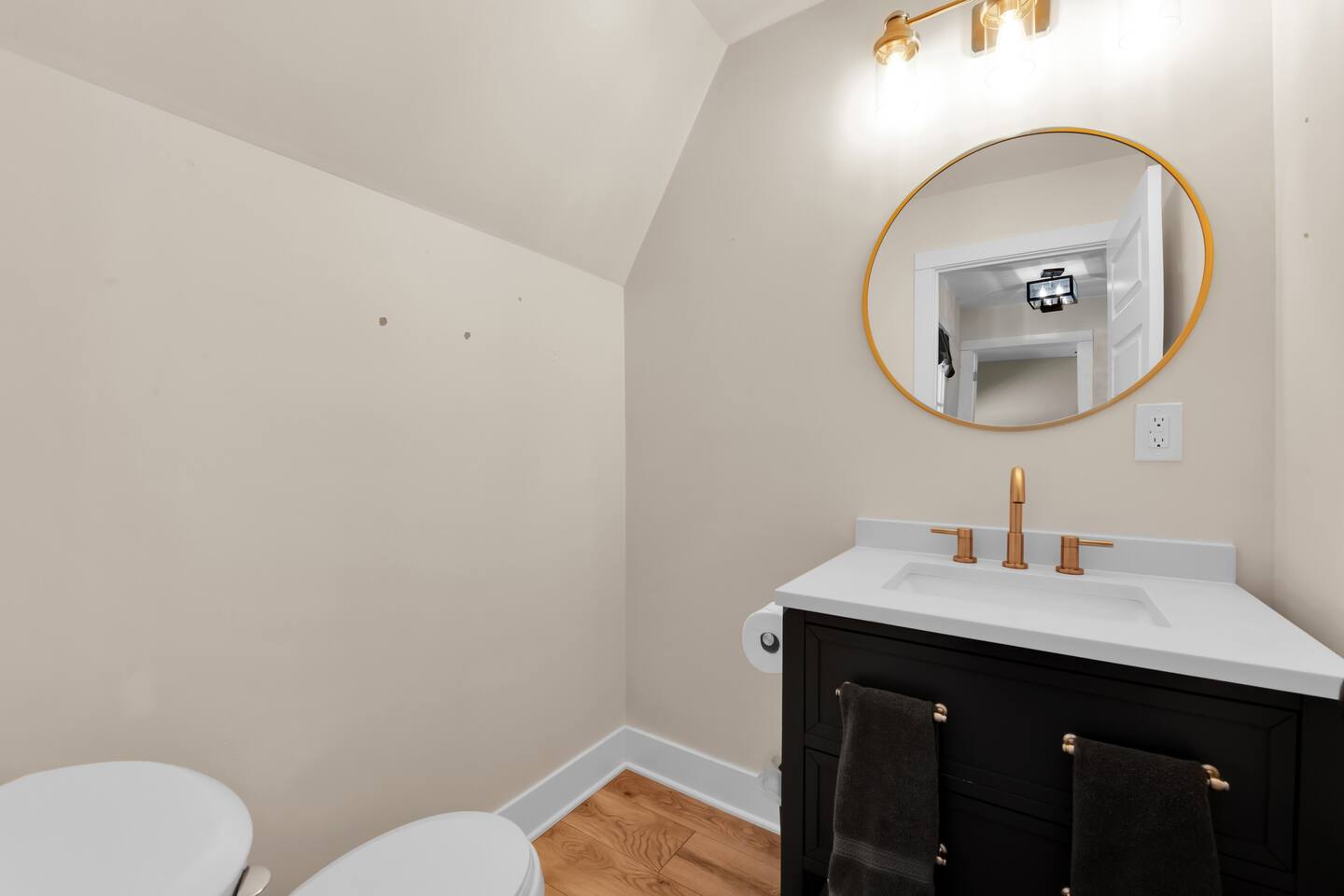 *NEW* King Bed Cozy Retreat near Lake Fenton