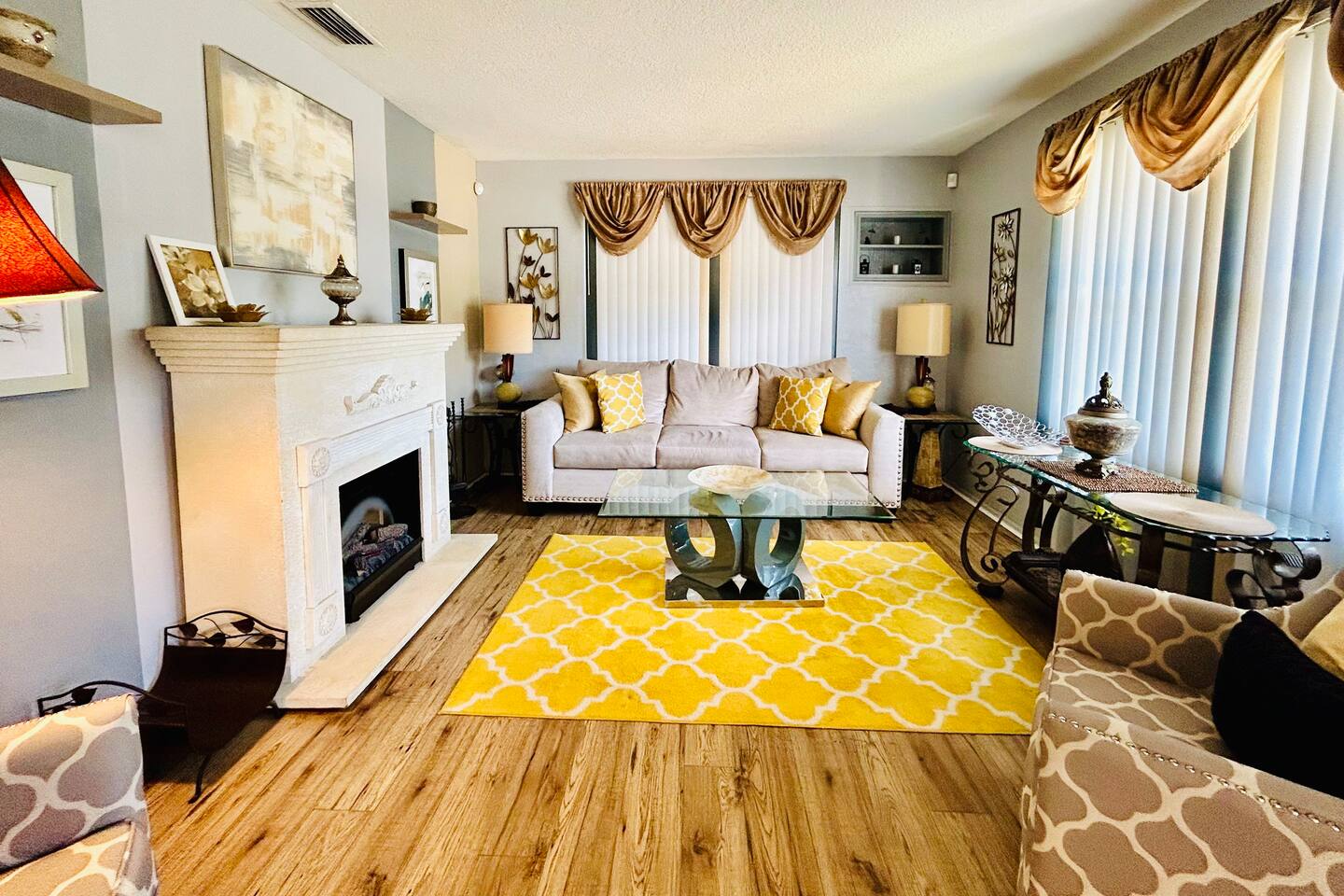 !NEW LISTING!CHARMING HOME-TREE SWING-BBQ-NEAR BEACH/PARK/LAKE/RESTAURANT/SHOPS!