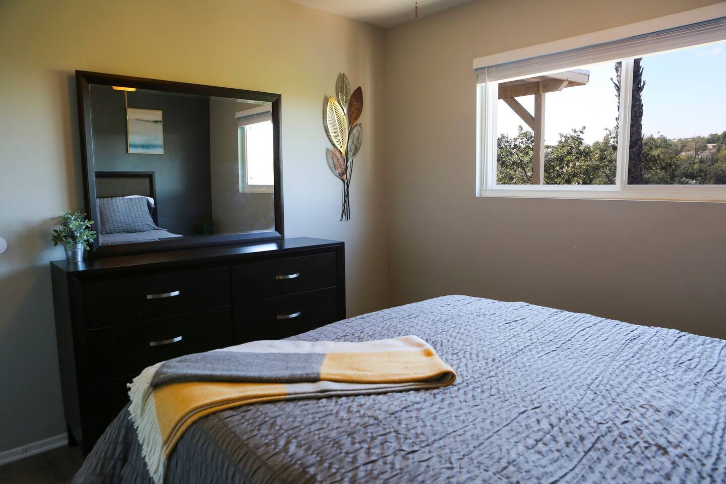 GREAT VIEWS - Stylish - Whole Home - Over the Oaks