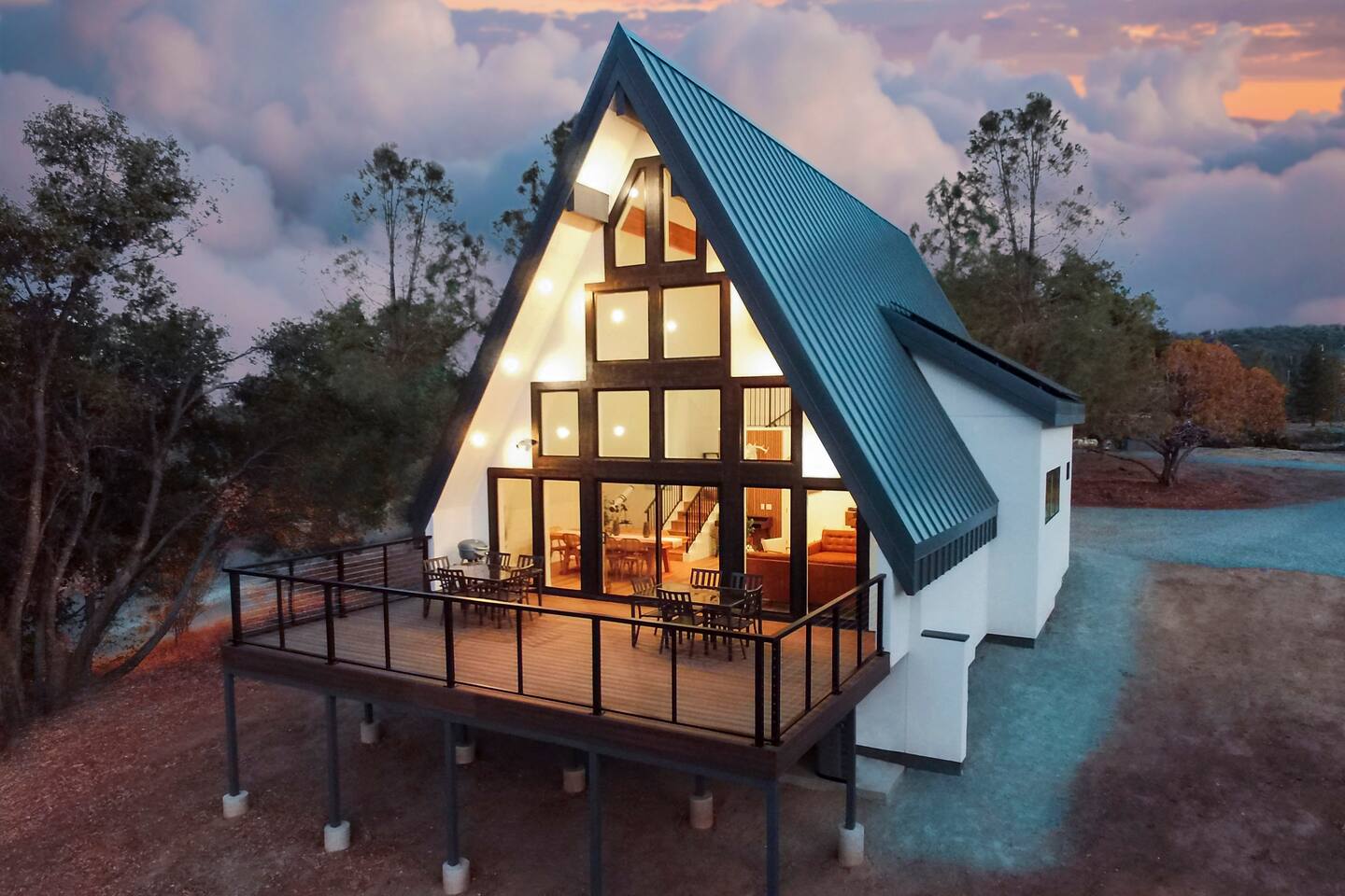 High End A-Frame - Hot Tub - Awesome Views - Yosemite - Electric Vehicle Friendly - Sleeps 10 — Oakhurst — vacation rental