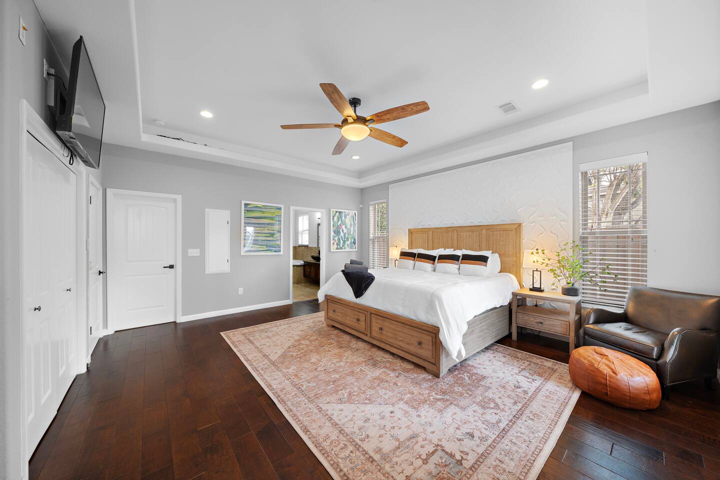 King Bed Houston Haven w/ Hot Tub