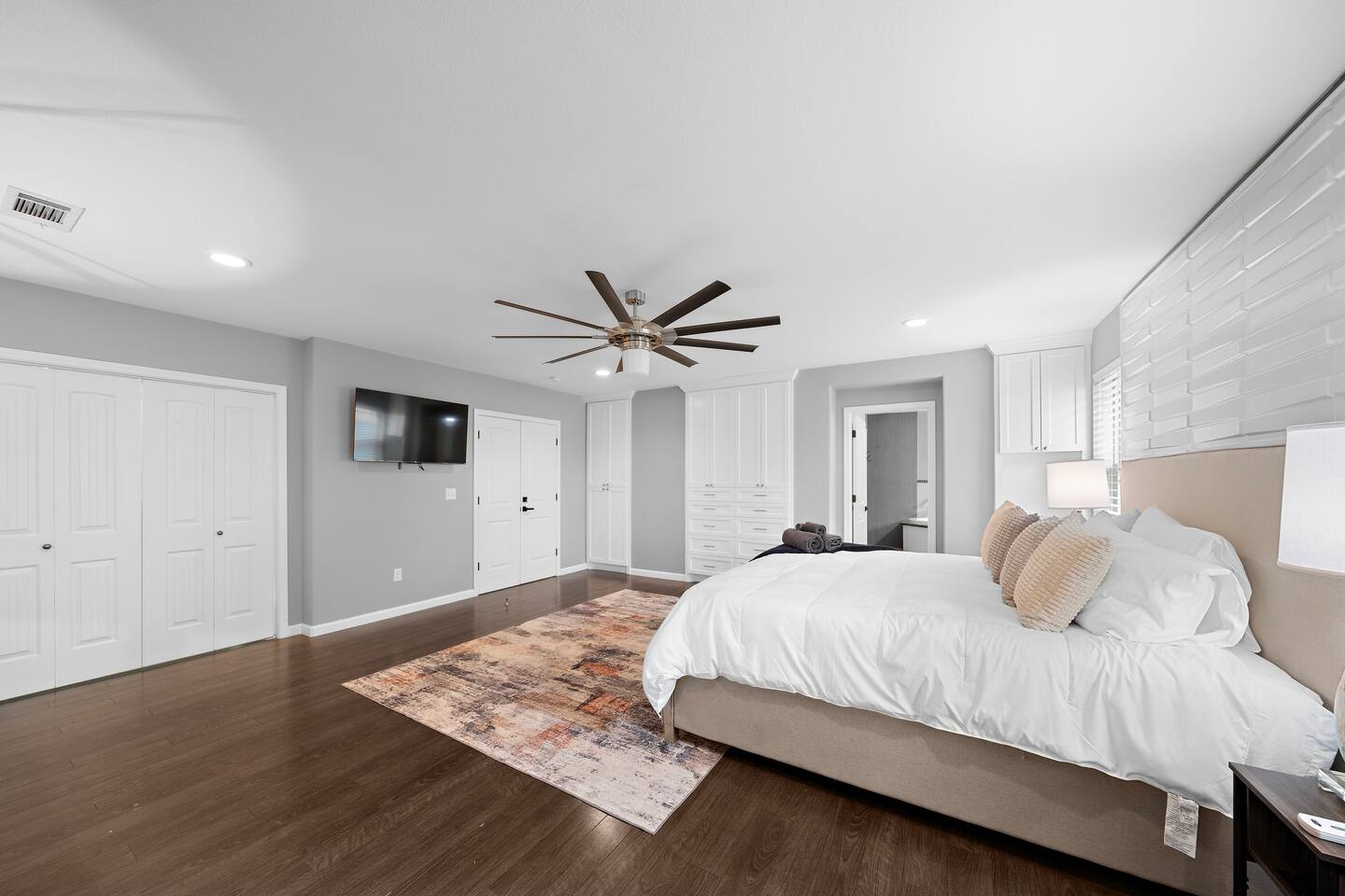 King Bed Houston Haven w/ Hot Tub