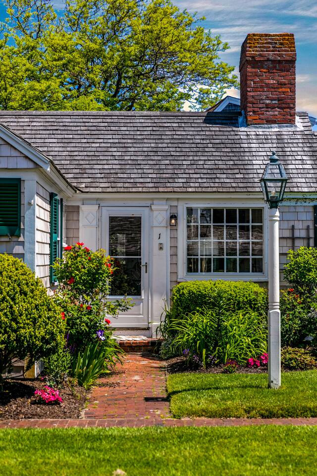 Sunny Beachfront Condo w/ Parking - Ptown West End