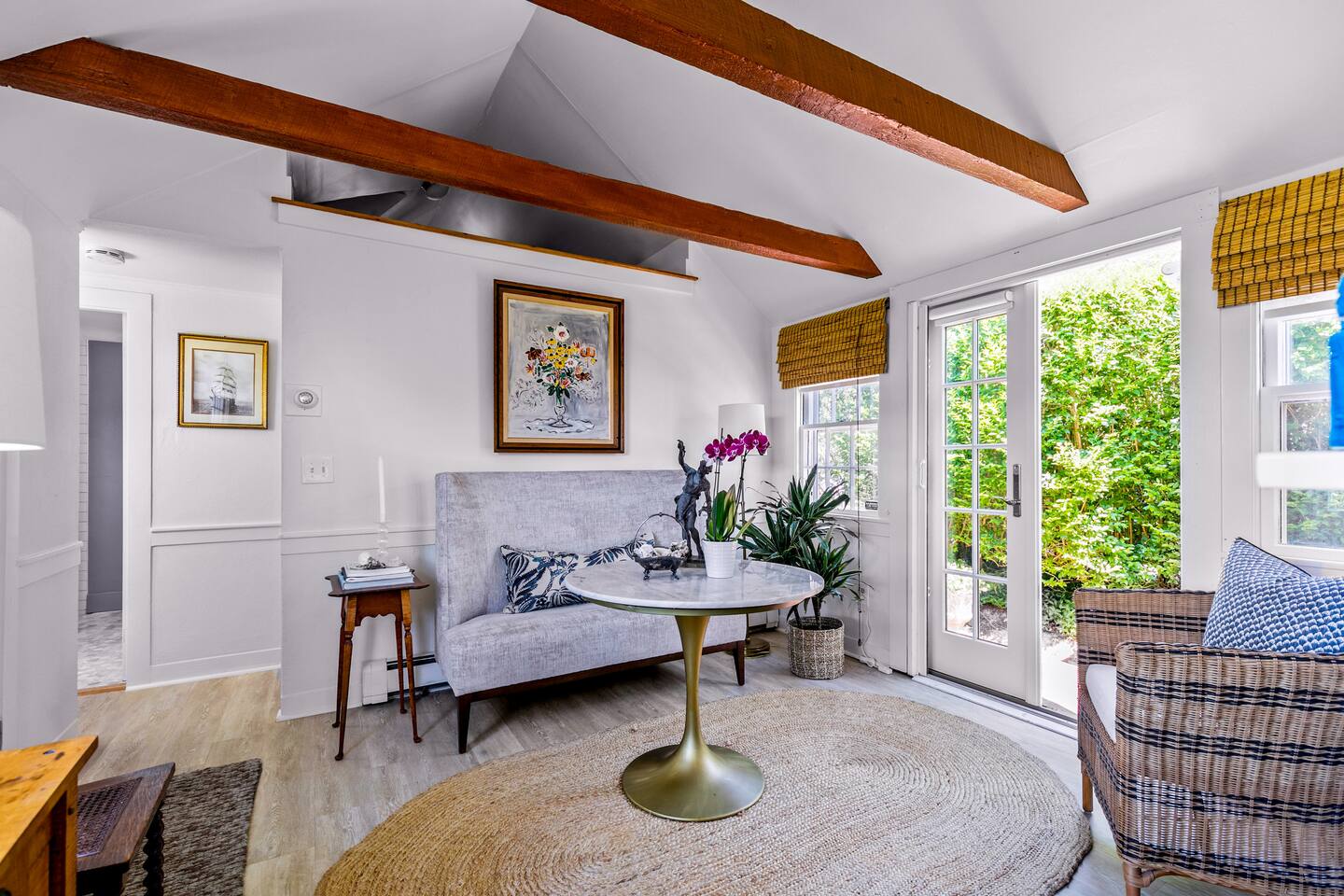 Sunny Beachfront Condo w/ Parking - Ptown West End