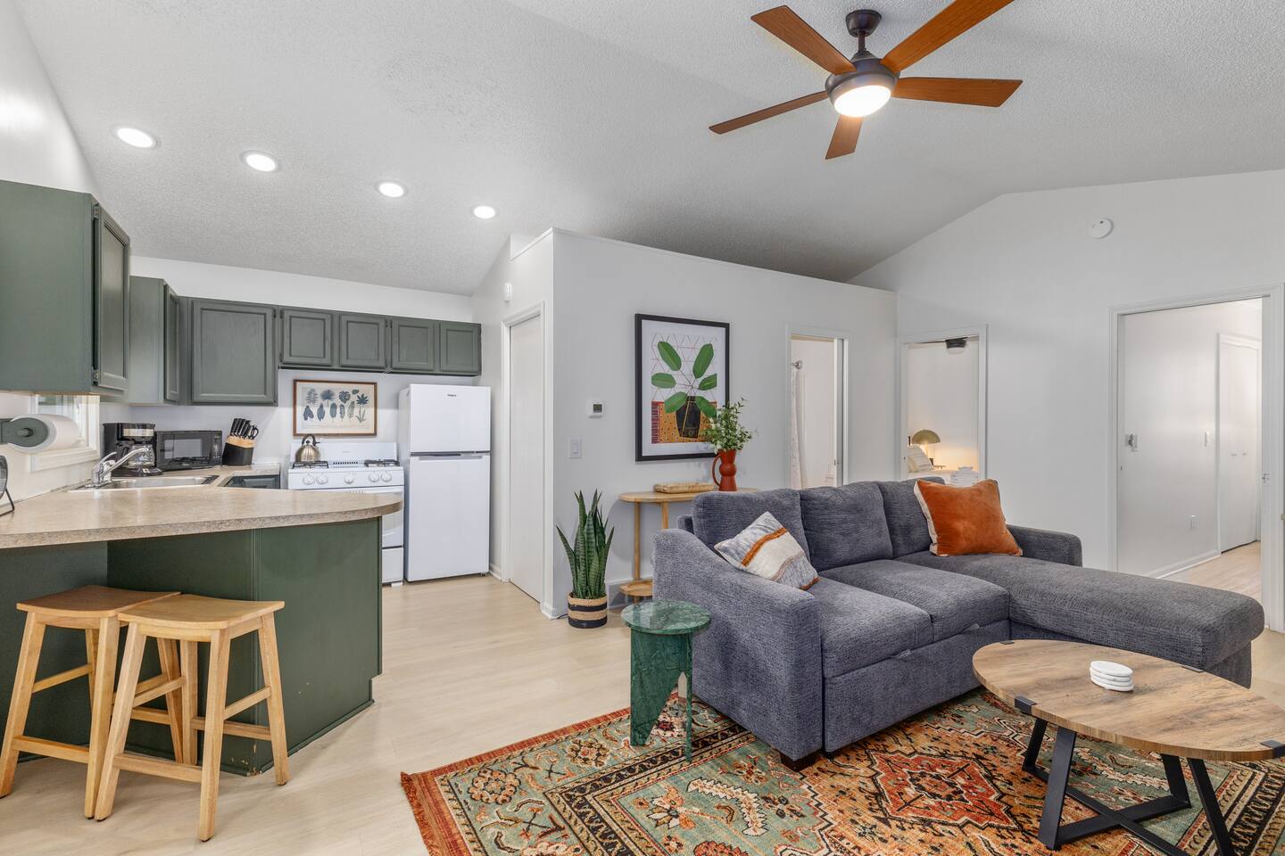 Saugatuck - 2 Bedroom - Sleeps 6 — Saugatuck — vacation rental