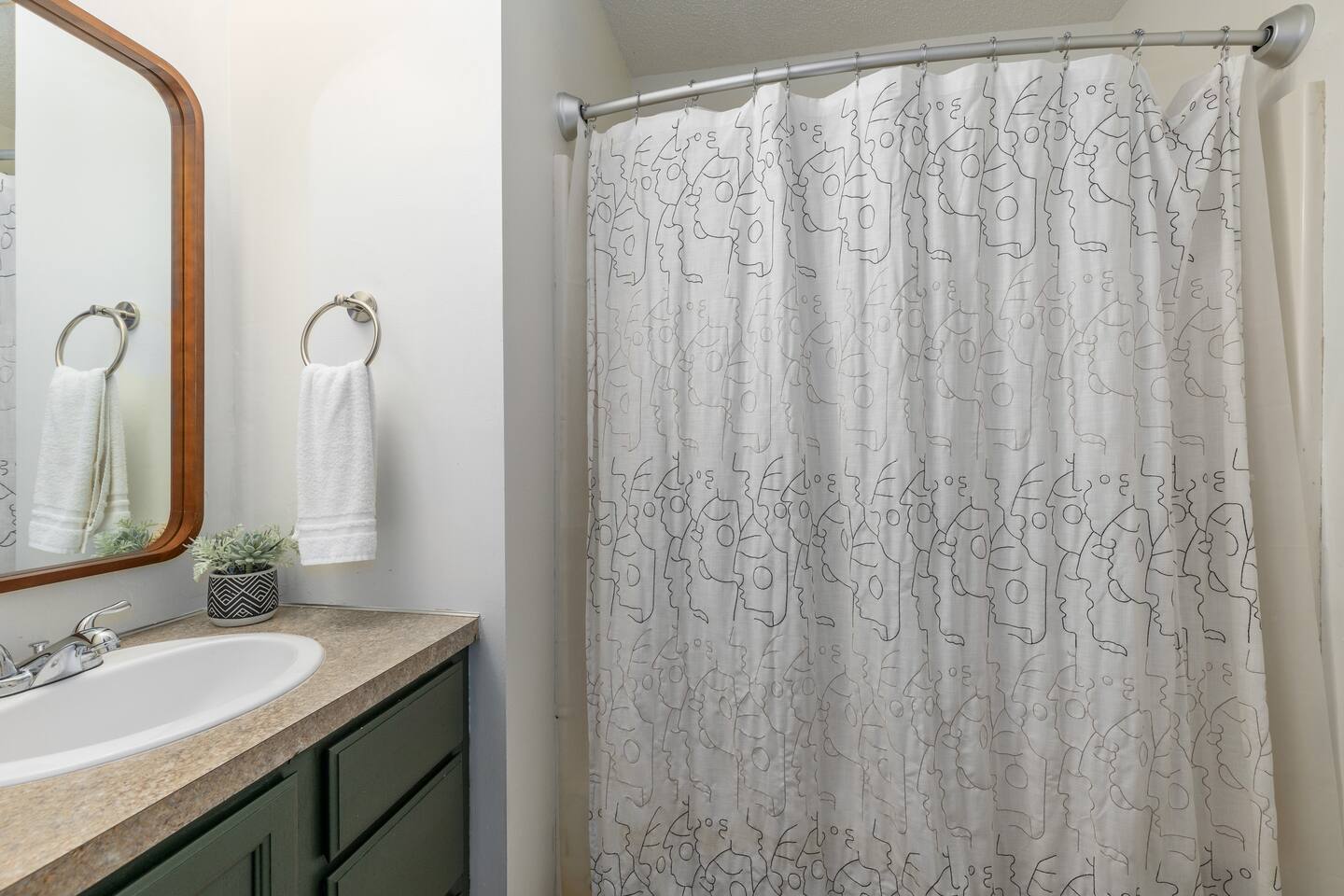 Saugatuck - 2 Bedroom - Sleeps 6