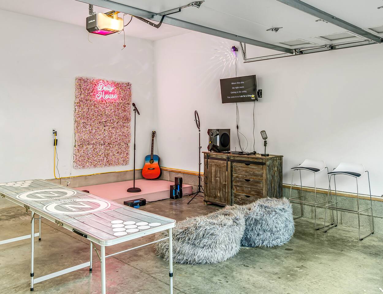 9bed-10min to DT-HotTub/Karaoke-Dolly’s Nash House